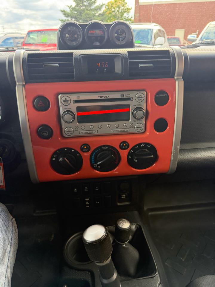 Toyota FJ Cruiser 4WD AT 2013