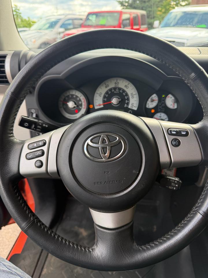 Toyota FJ Cruiser 4WD AT 2013