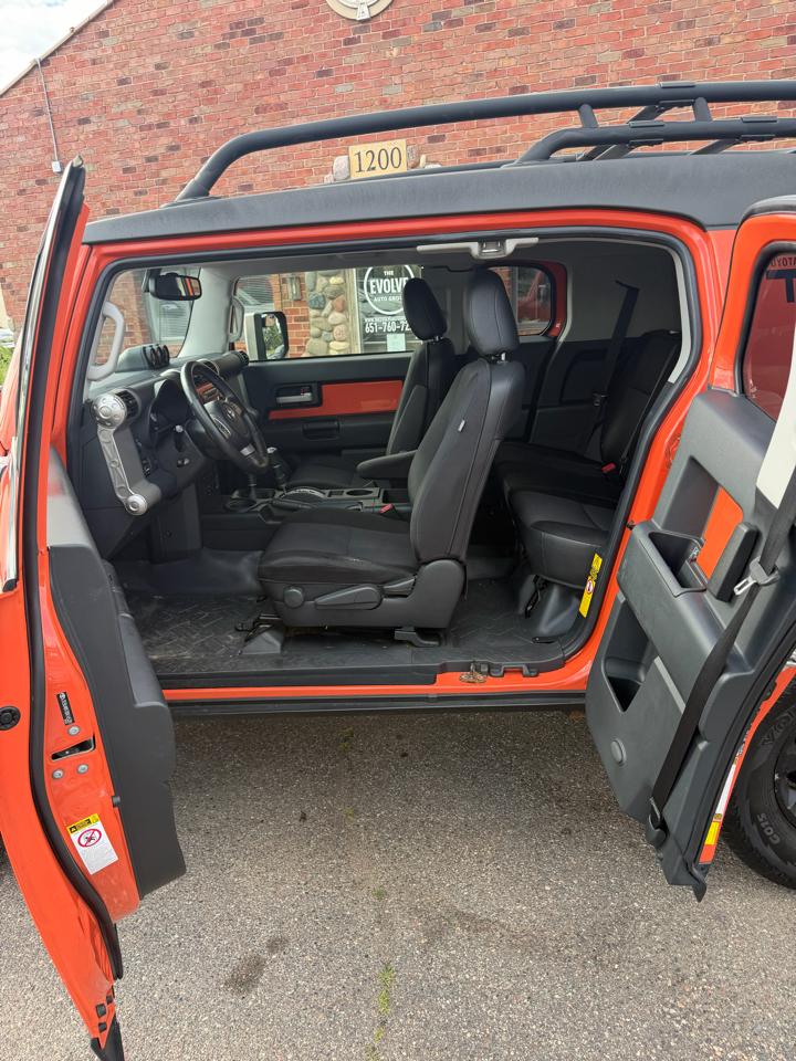 Toyota FJ Cruiser 4WD AT 2013