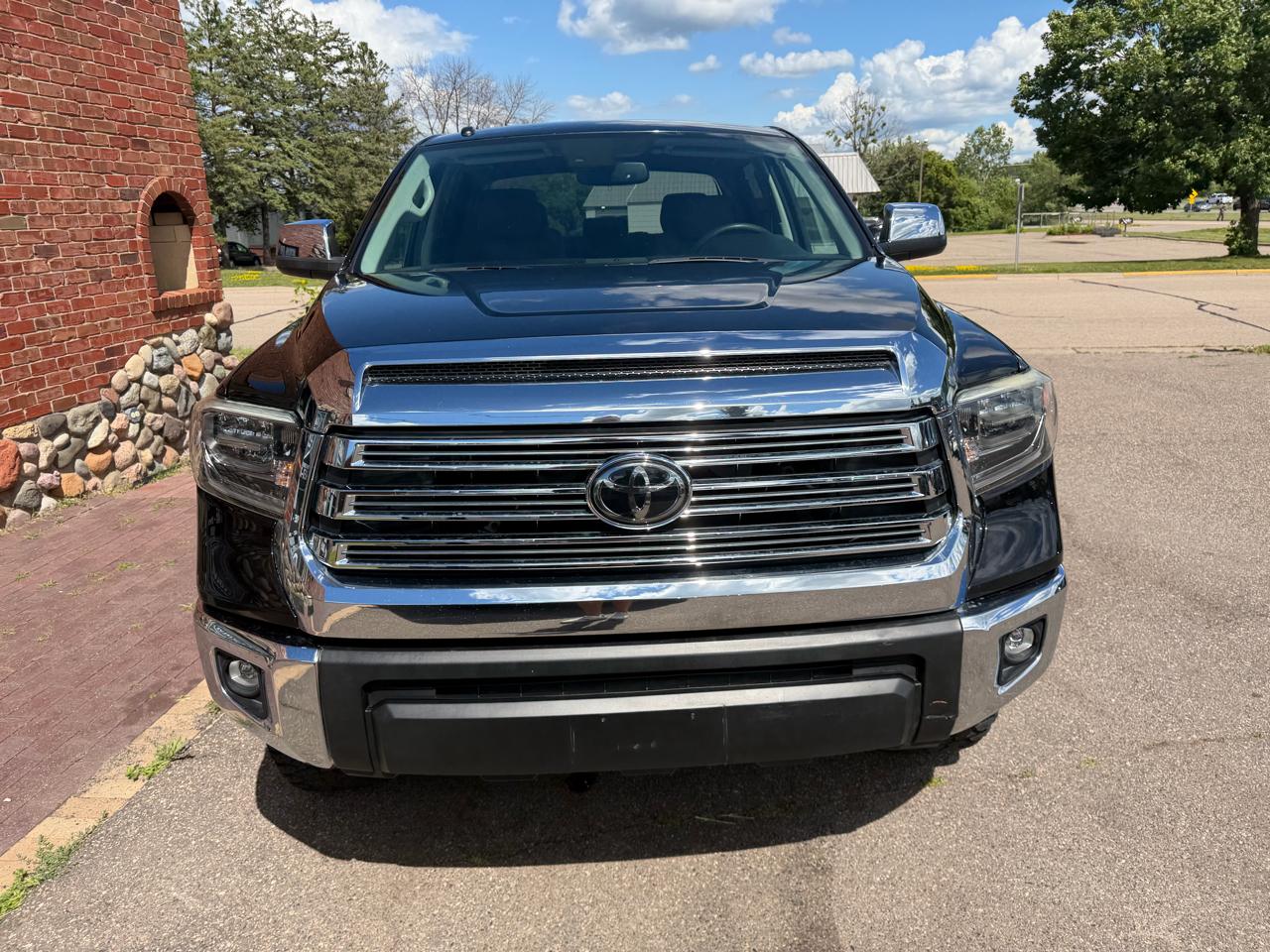 Toyota Tundra SR5 5.7L V8 CrewMax 4WD 2018
