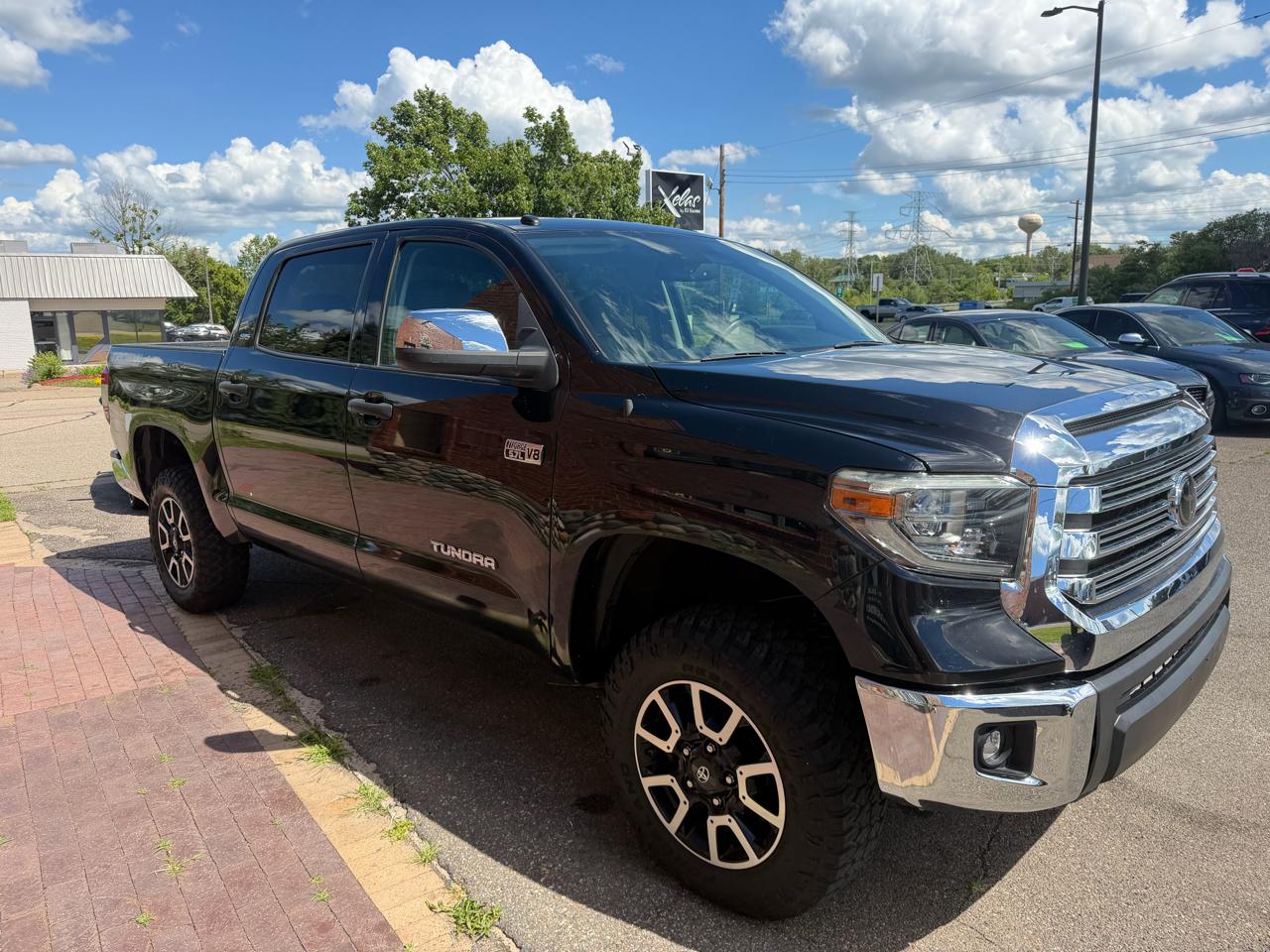 Toyota Tundra SR5 5.7L V8 CrewMax 4WD 2018