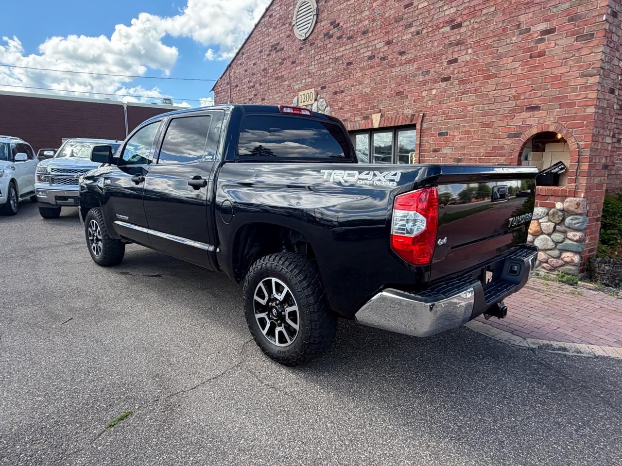 Toyota Tundra SR5 5.7L V8 CrewMax 4WD 2018