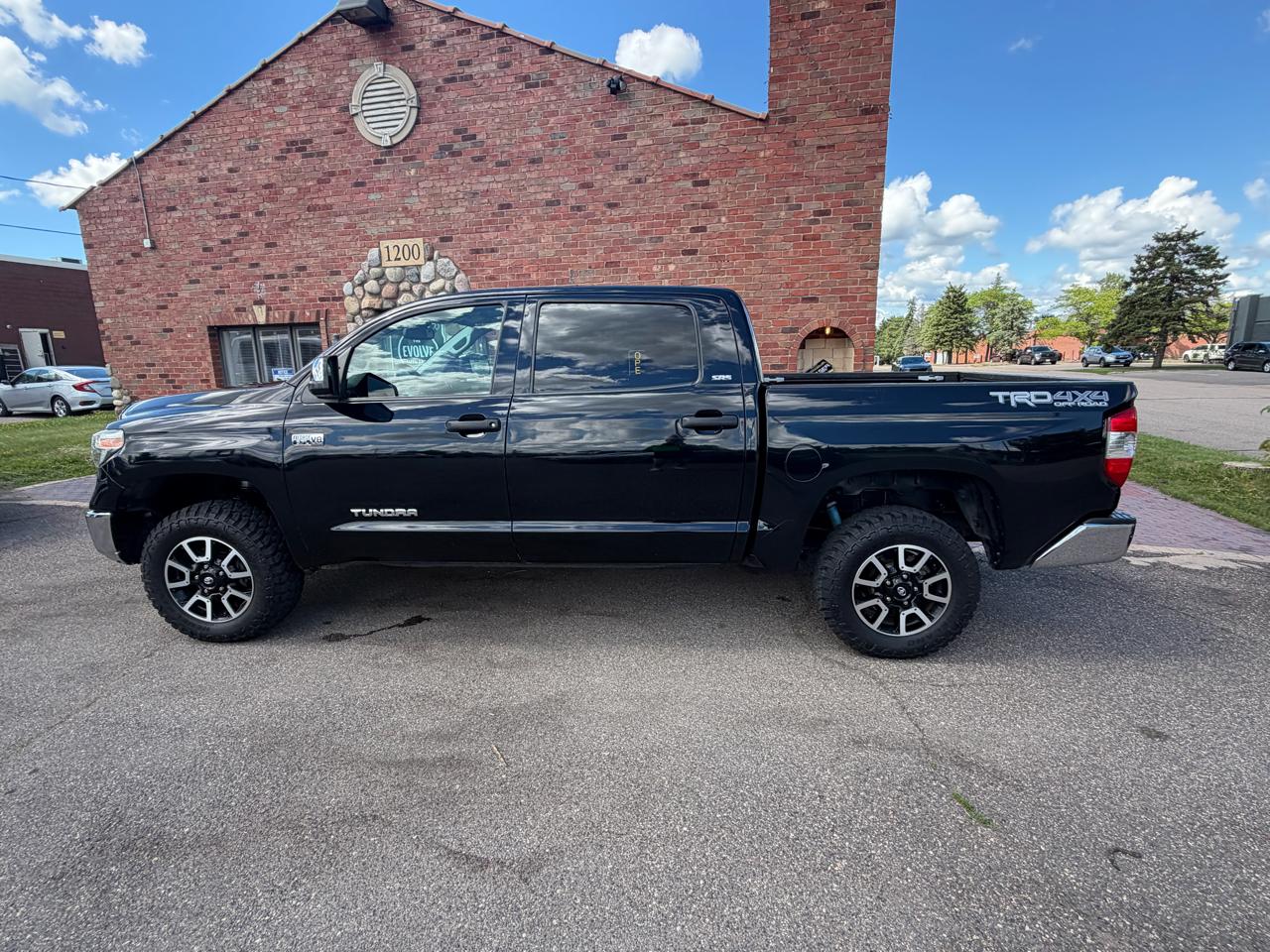 Toyota Tundra SR5 5.7L V8 CrewMax 4WD 2018