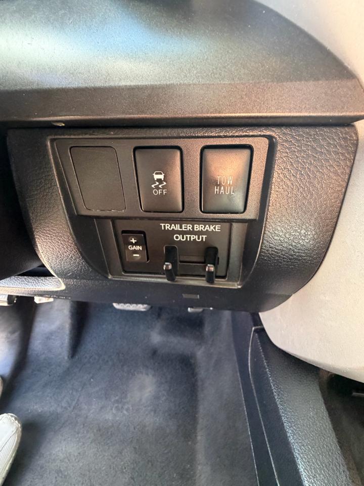 Toyota Tundra SR5 5.7L V8 CrewMax 4WD 2018