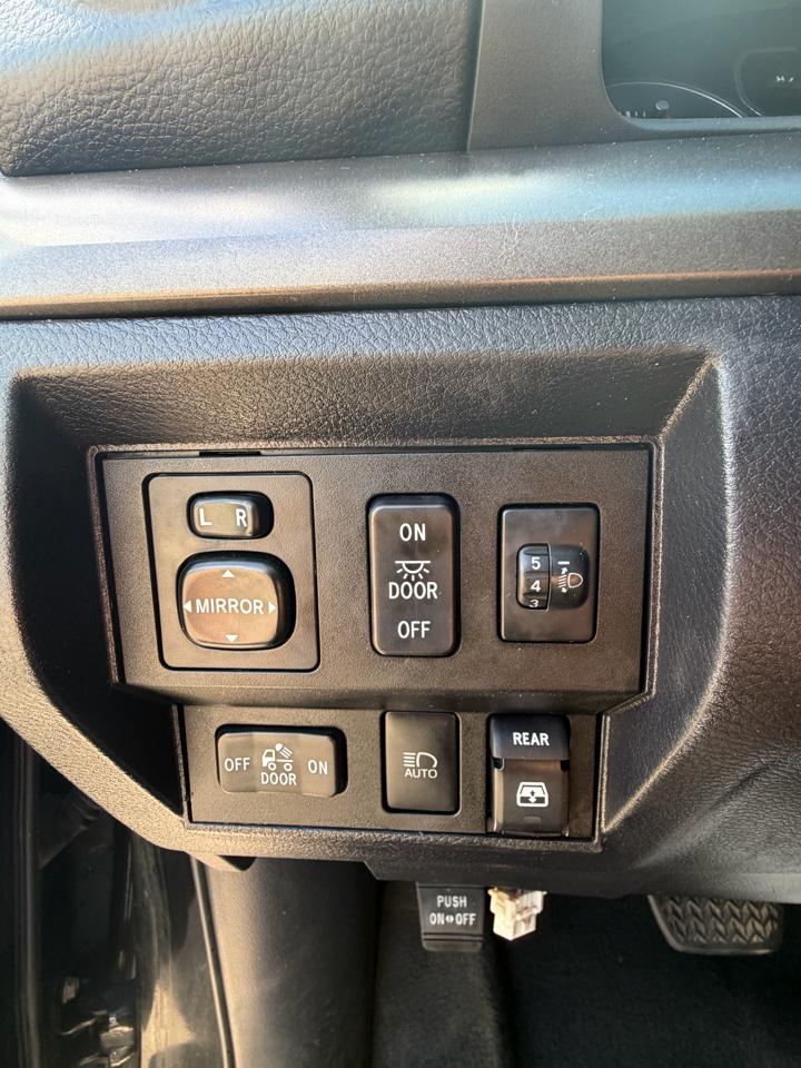 Toyota Tundra SR5 5.7L V8 CrewMax 4WD 2018