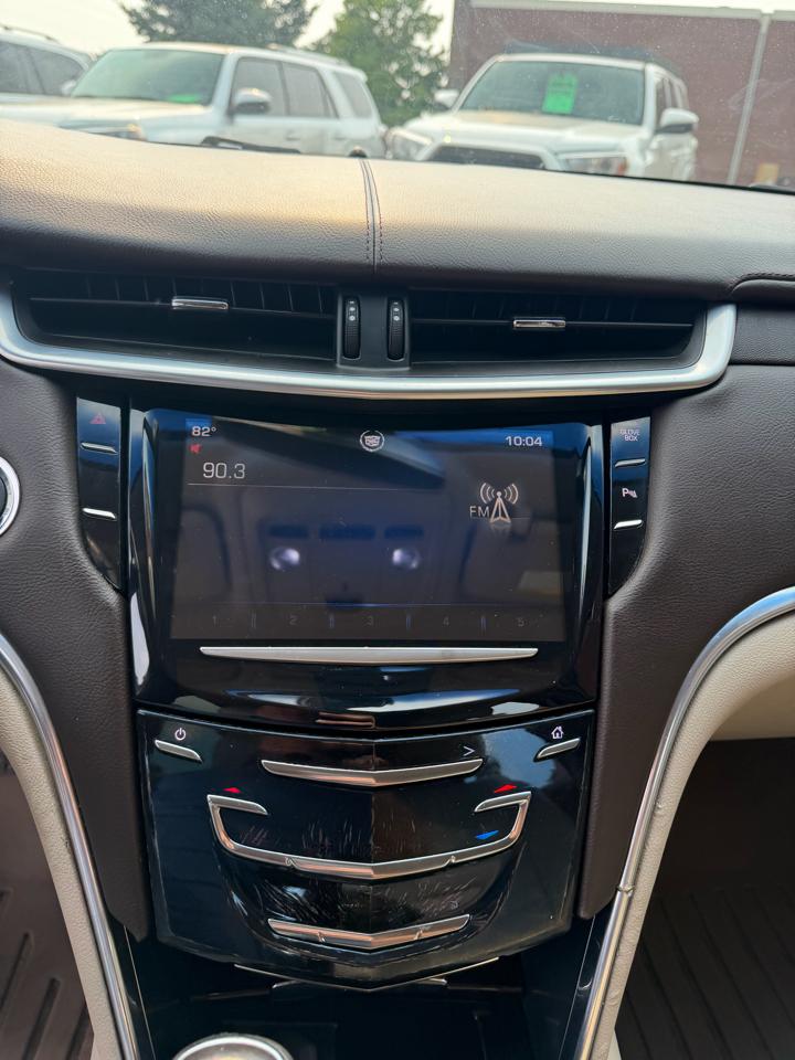 Cadillac XTS Base 2013
