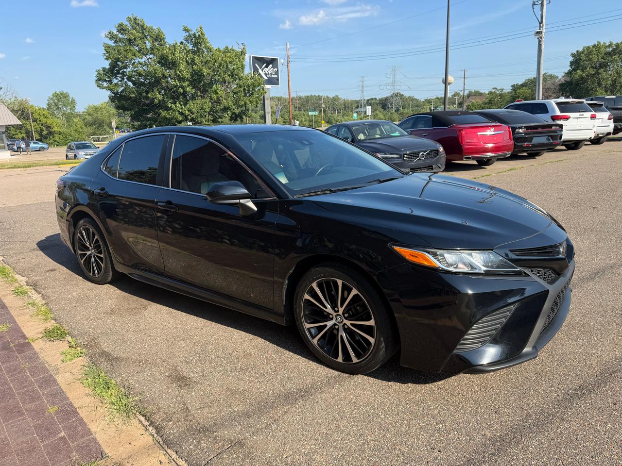 Toyota Camry SE 2019