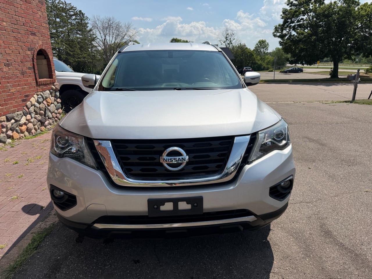 Nissan Pathfinder SV 4WD 2018