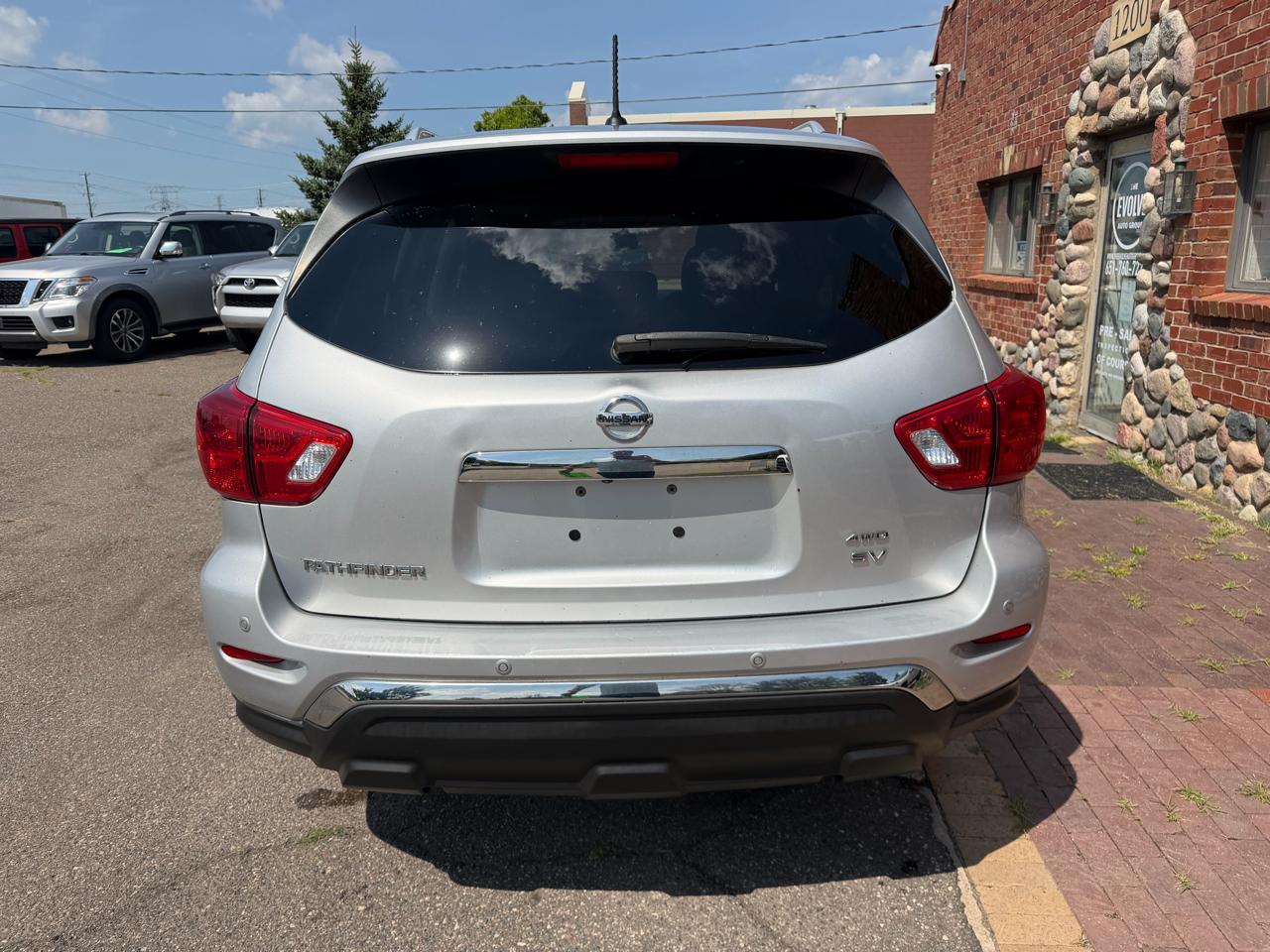 Nissan Pathfinder SV 4WD 2018