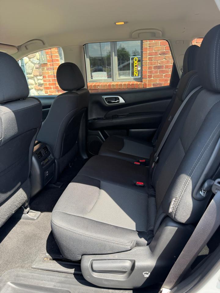 Nissan Pathfinder SV 4WD 2018