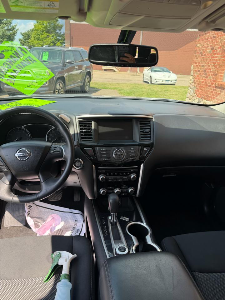 Nissan Pathfinder SV 4WD 2018