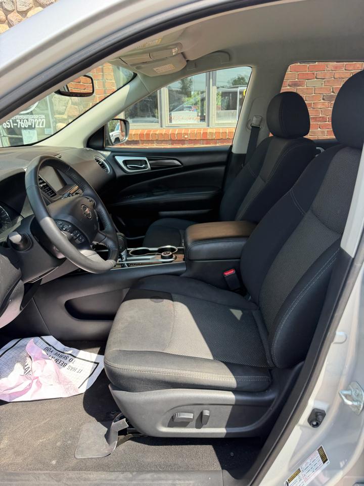 Nissan Pathfinder SV 4WD 2018