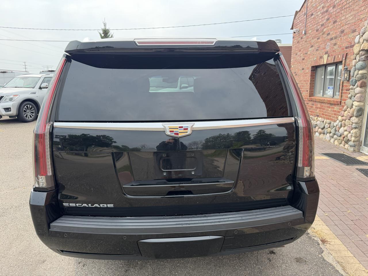 Cadillac Escalade 4WD 4dr Platinum 2016