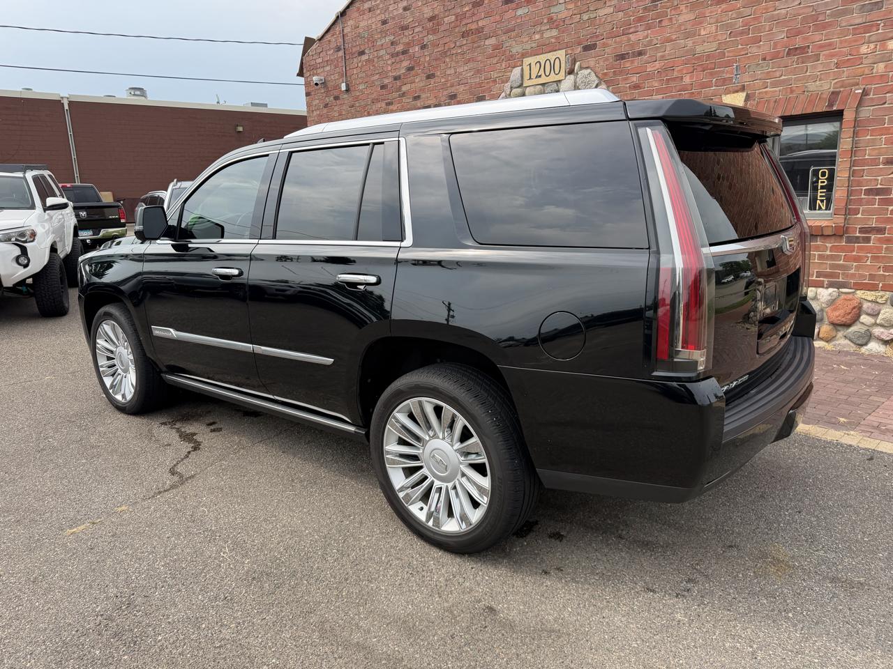 Cadillac Escalade 4WD 4dr Platinum 2016