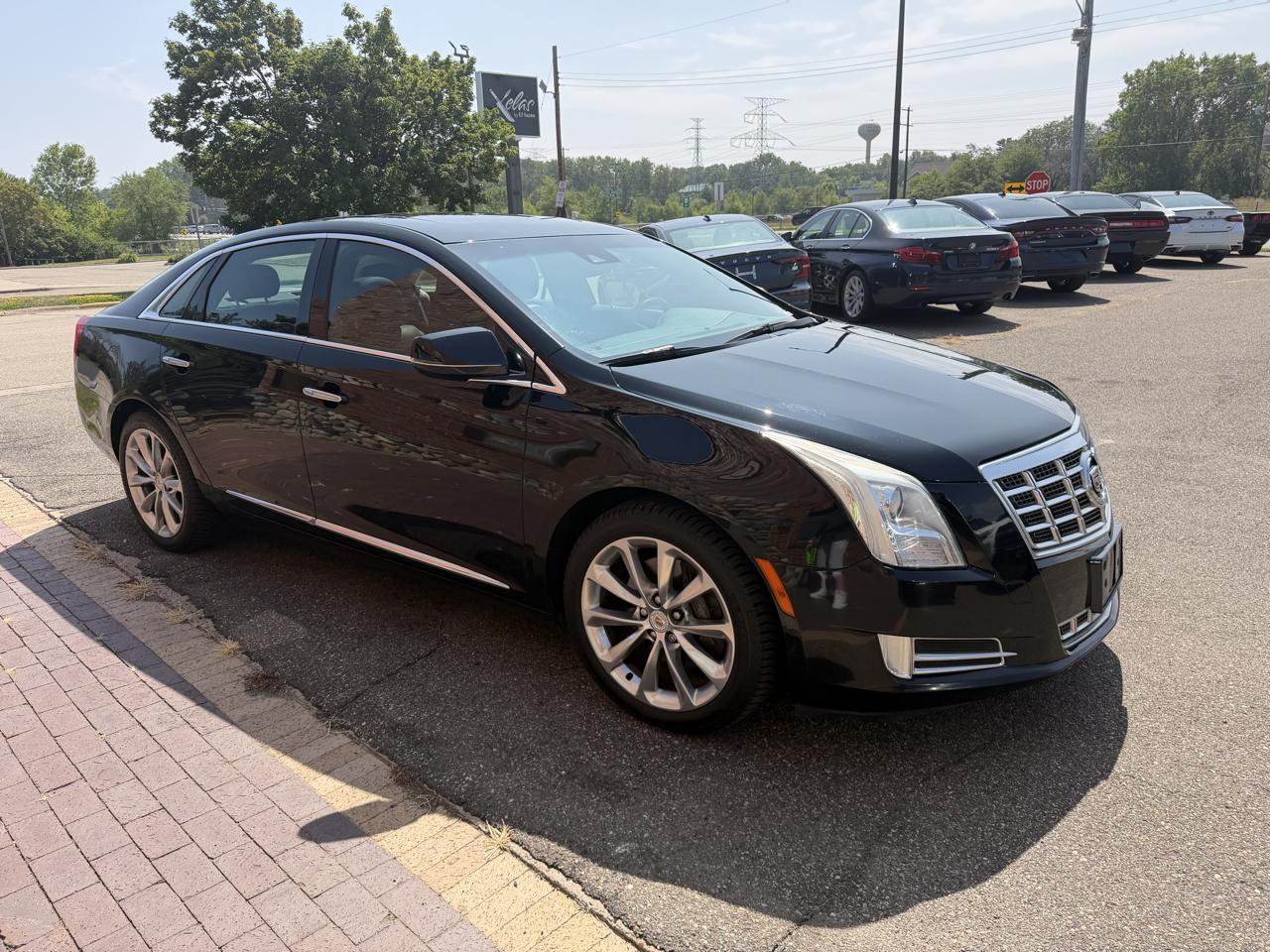 Cadillac XTS 4dr Sdn Luxury AWD 2013