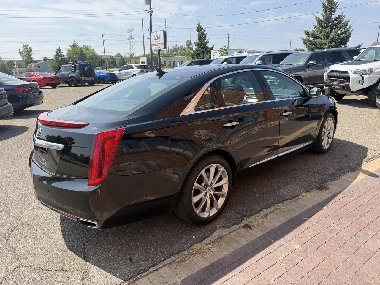 Cadillac XTS 4dr Sdn Luxury AWD 2013