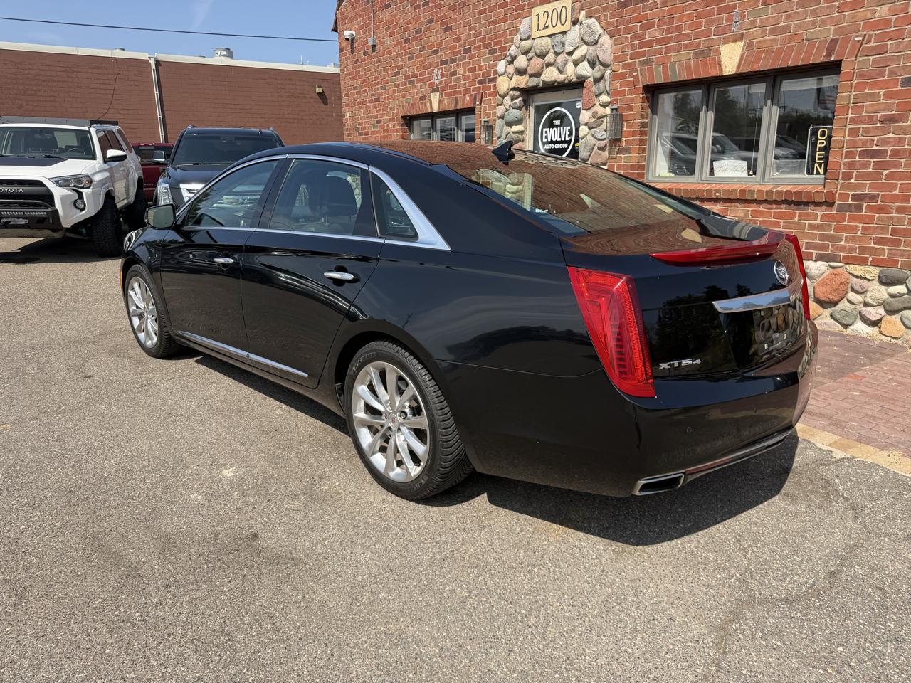 Cadillac XTS 4dr Sdn Luxury AWD 2013