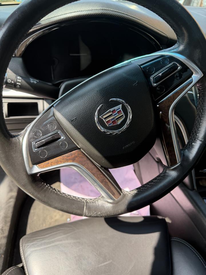 Cadillac XTS 4dr Sdn Luxury AWD 2013