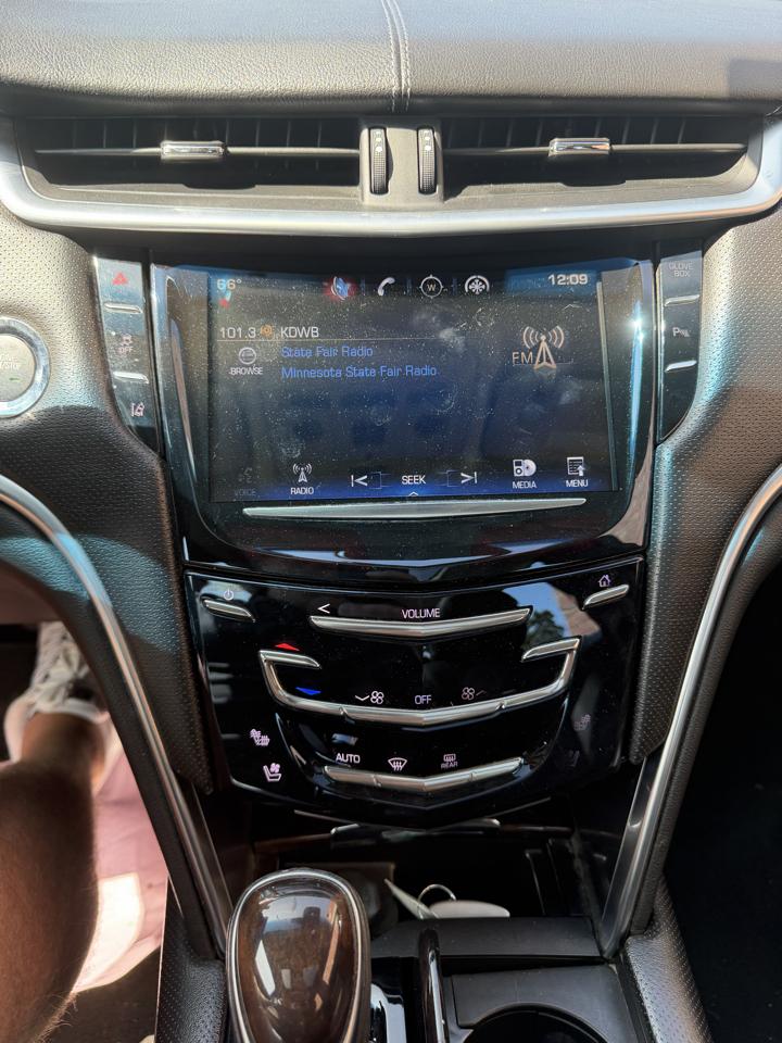 Cadillac XTS 4dr Sdn Luxury AWD 2013