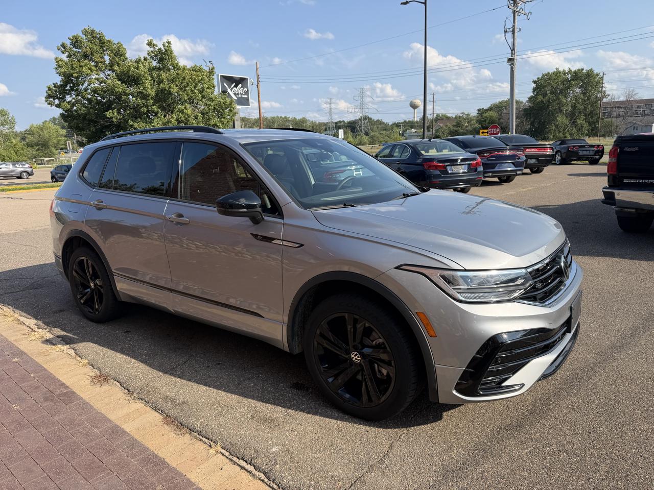 Volkswagen Tiguan 2.0T SE R-Line Black FWD 2023