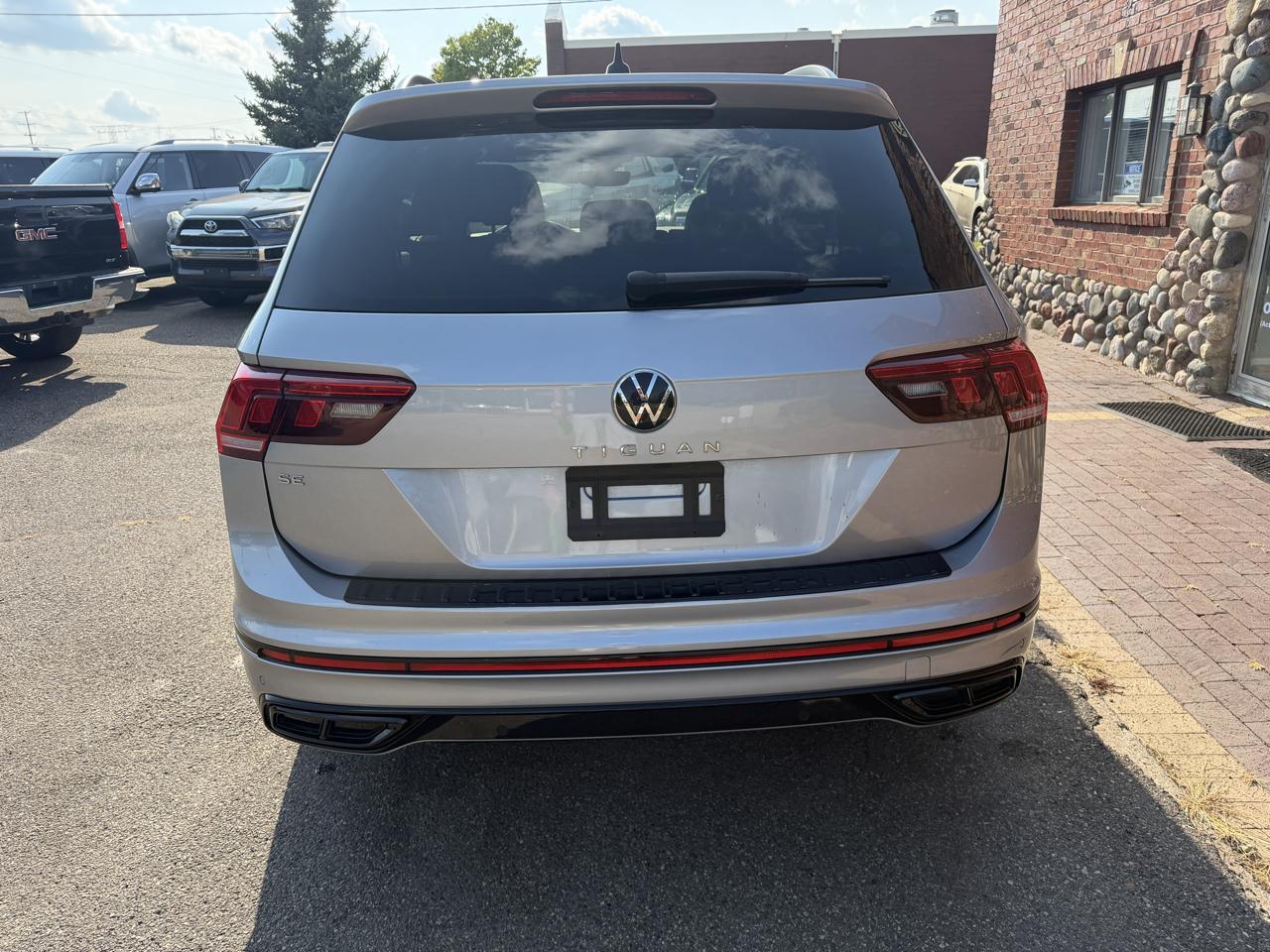 Volkswagen Tiguan 2.0T SE R-Line Black FWD 2023