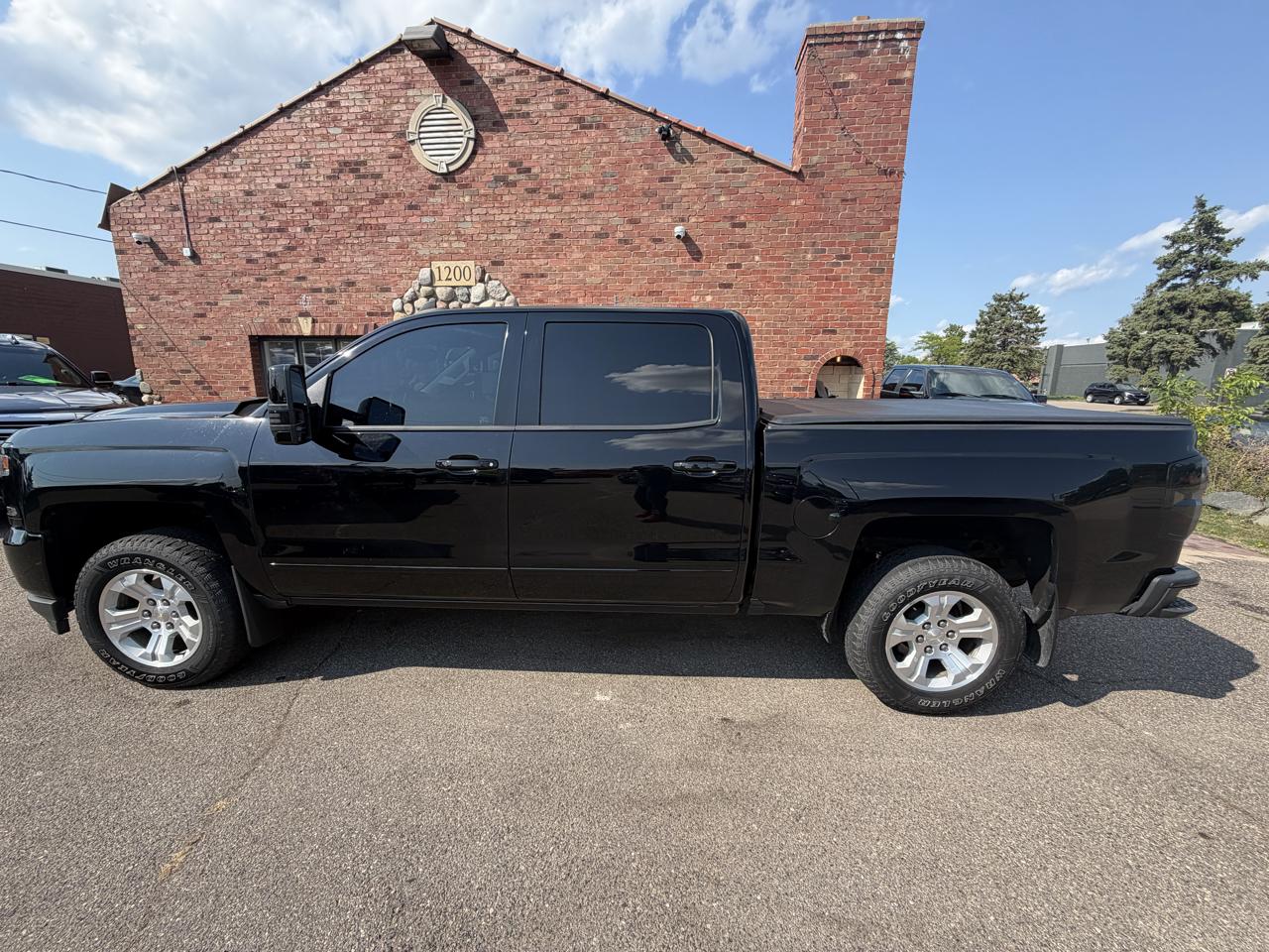 Chevrolet Silverado 1500 4WD Crew Cab 143.5" LT w/2LT 2018