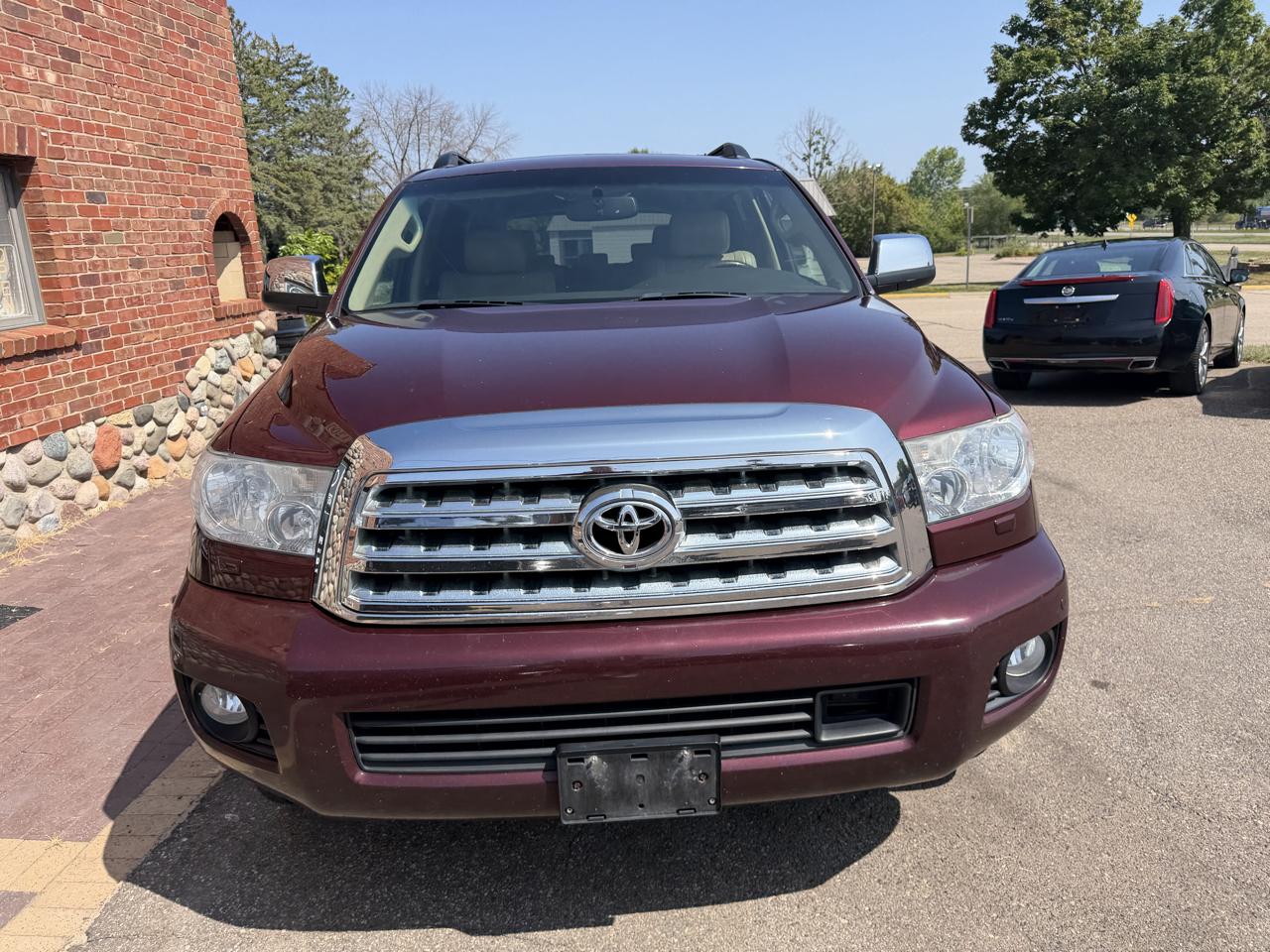 Toyota Sequoia 4WD LV8 6-Spd AT Platinum (Natl) 2010
