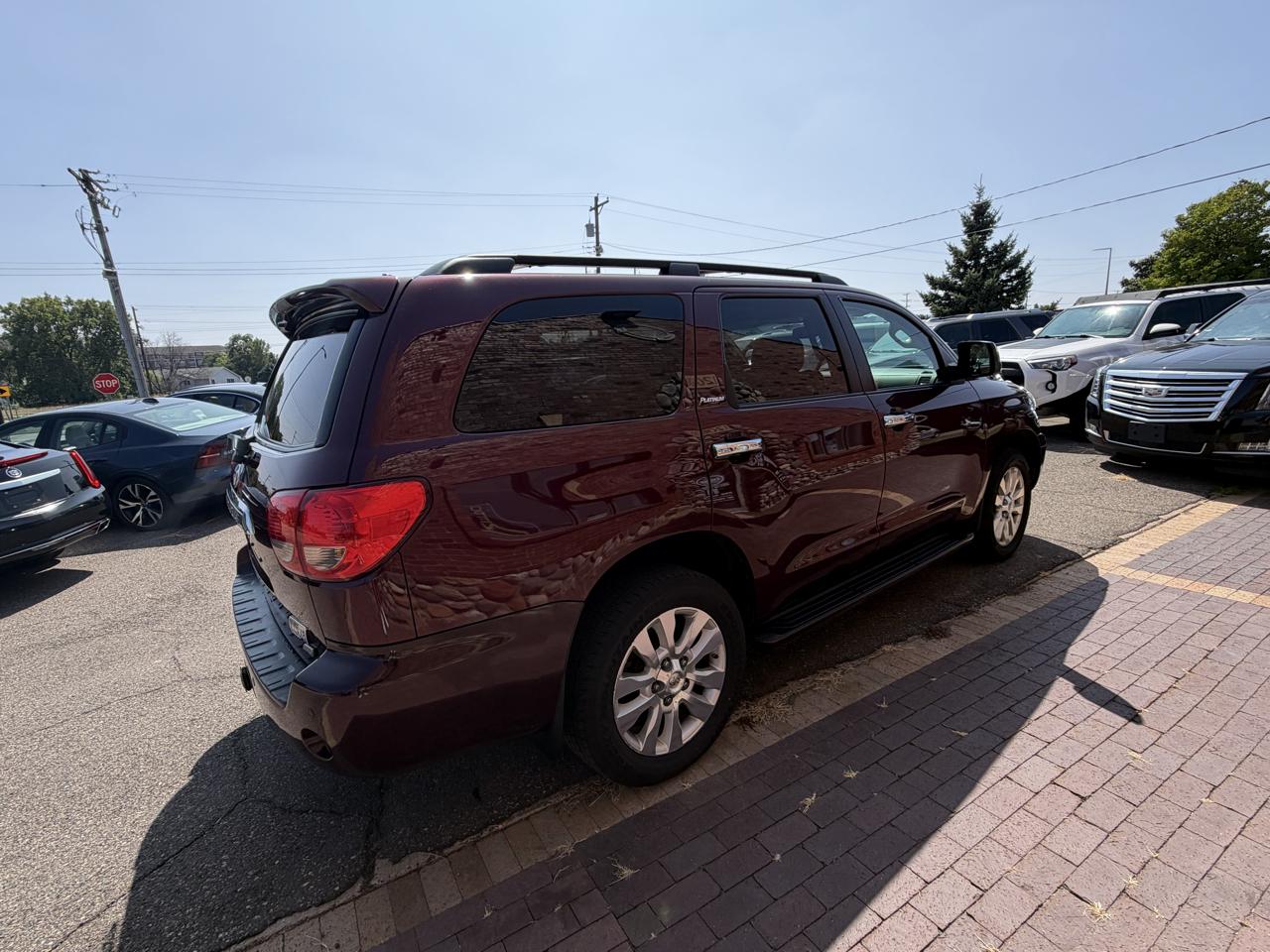 Toyota Sequoia 4WD LV8 6-Spd AT Platinum (Natl) 2010