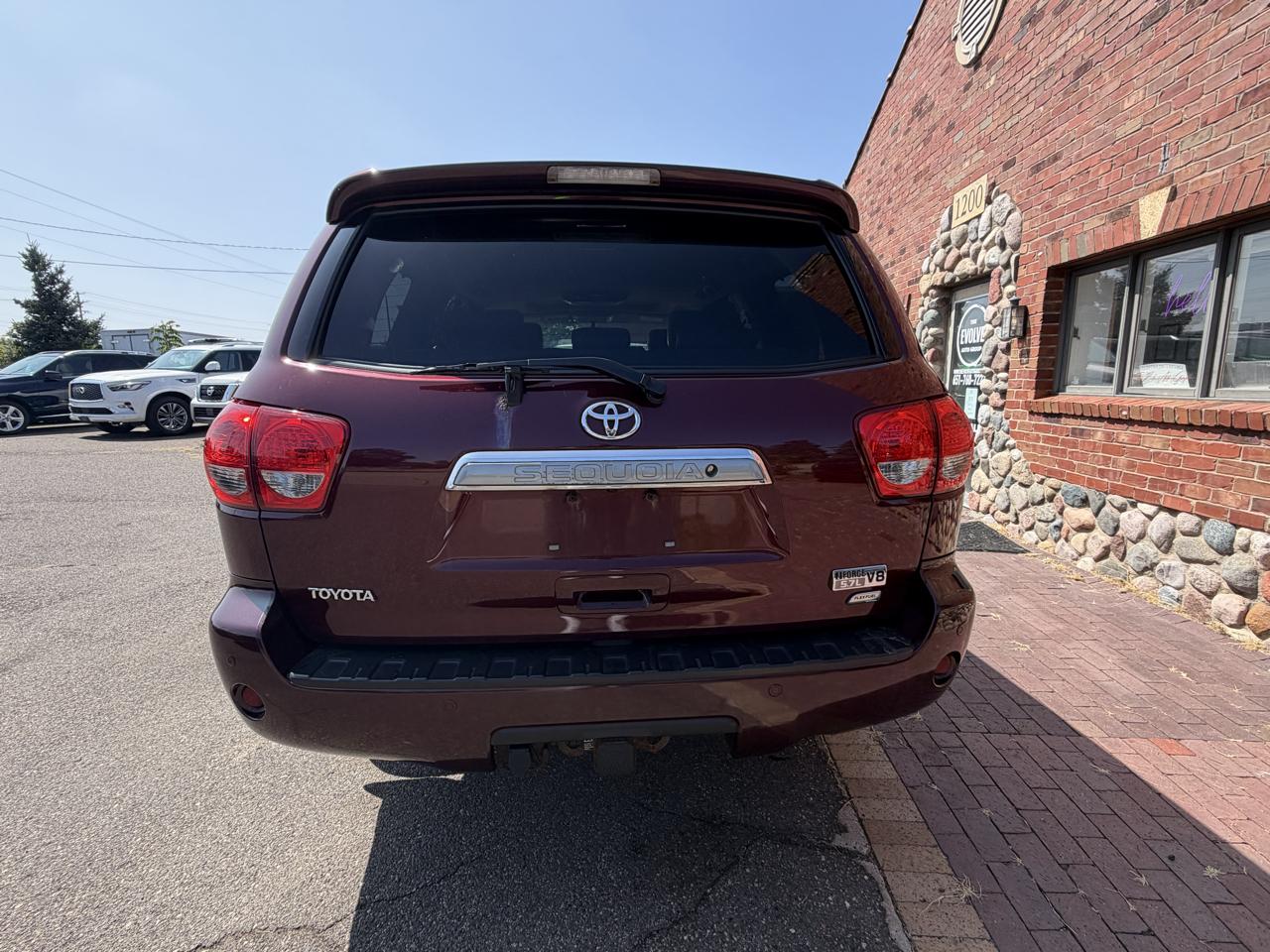 Toyota Sequoia 4WD LV8 6-Spd AT Platinum (Natl) 2010