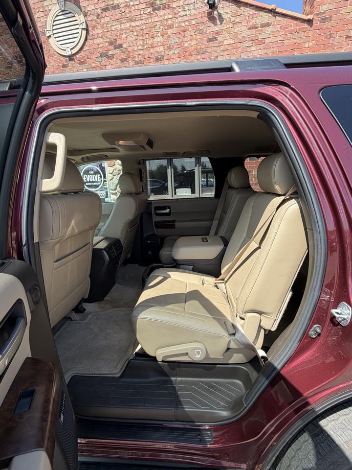 Toyota Sequoia 4WD LV8 6-Spd AT Platinum (Natl) 2010