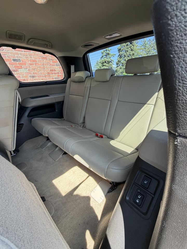 Toyota Sequoia 4WD LV8 6-Spd AT Platinum (Natl) 2010