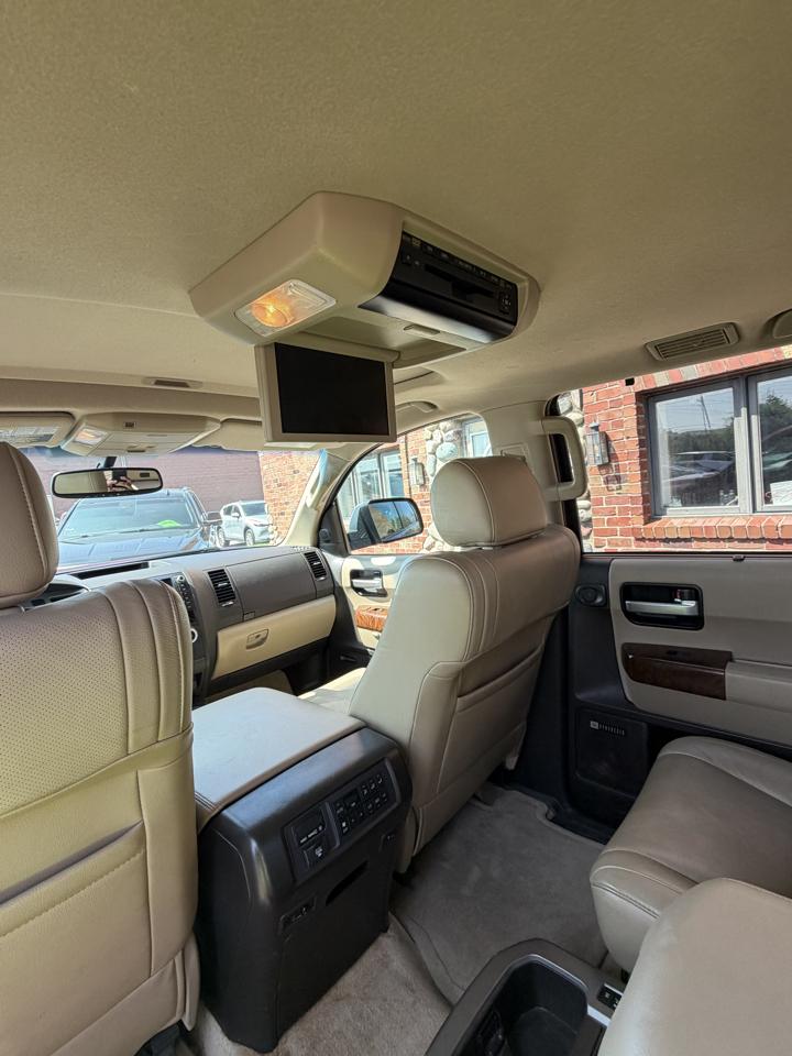 Toyota Sequoia 4WD LV8 6-Spd AT Platinum (Natl) 2010