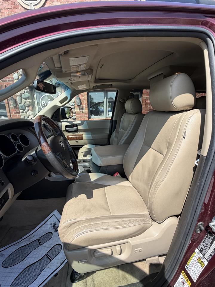 Toyota Sequoia 4WD LV8 6-Spd AT Platinum (Natl) 2010