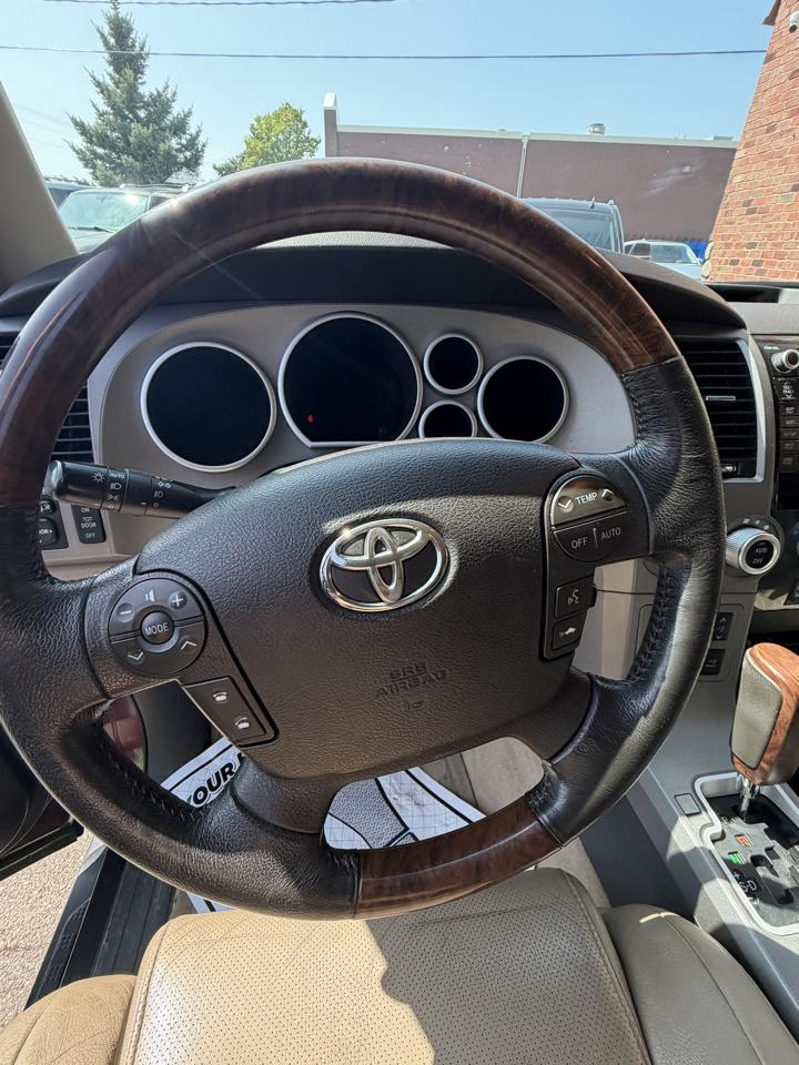 Toyota Sequoia 4WD LV8 6-Spd AT Platinum (Natl) 2010