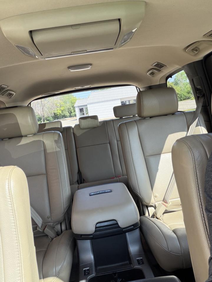 Toyota Sequoia 4WD LV8 6-Spd AT Platinum (Natl) 2010