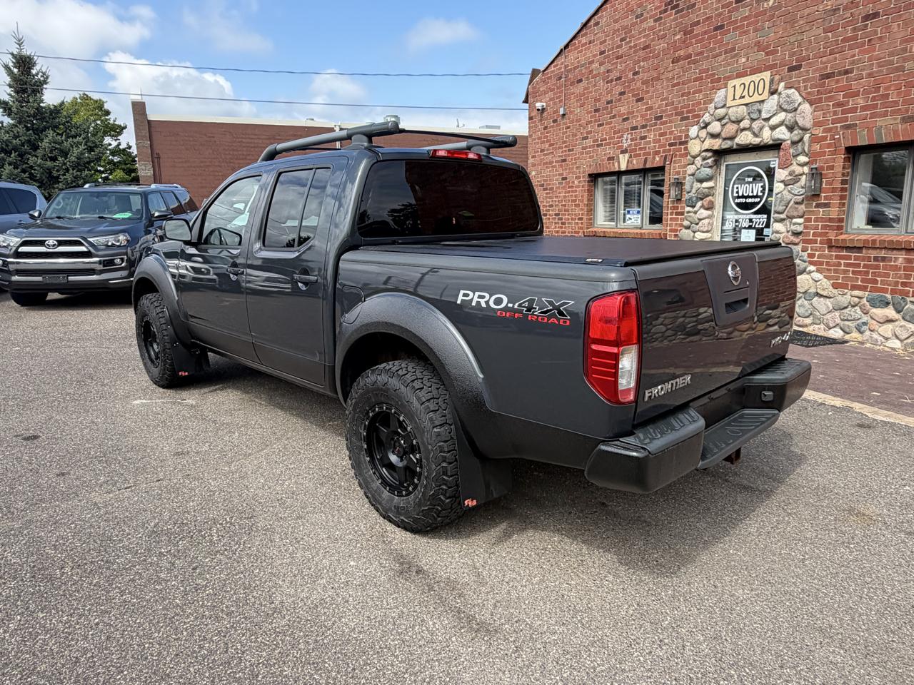 Nissan Frontier 4WD Crew Cab SWB Auto PRO-4X 2012