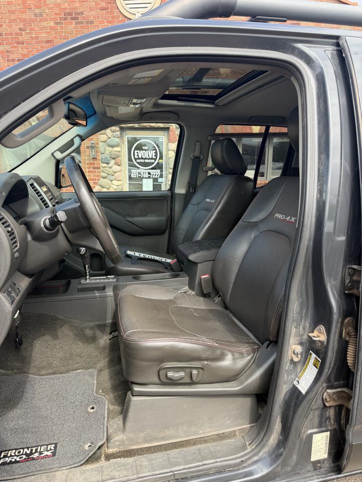 Nissan Frontier 4WD Crew Cab SWB Auto PRO-4X 2012