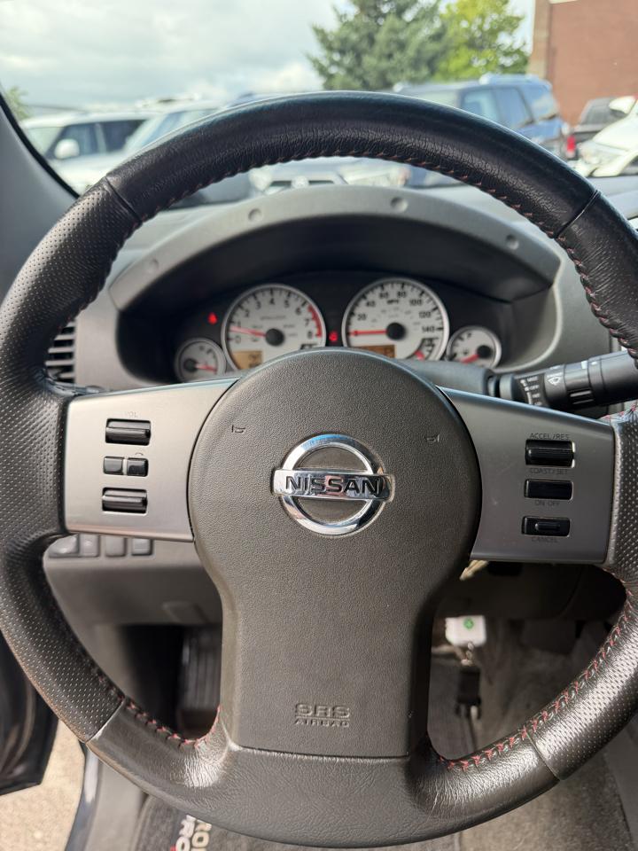 Nissan Frontier 4WD Crew Cab SWB Auto PRO-4X 2012