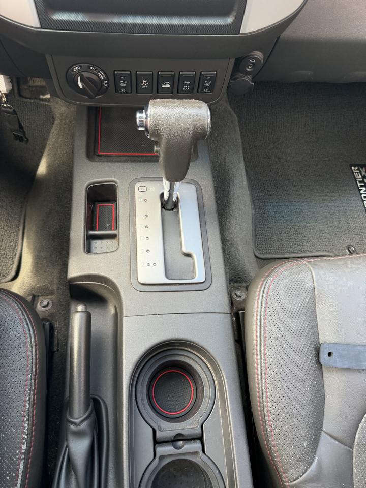 Nissan Frontier 4WD Crew Cab SWB Auto PRO-4X 2012