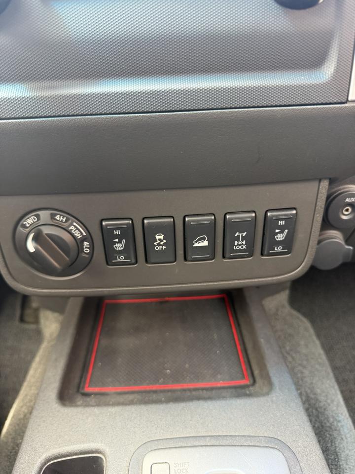 Nissan Frontier 4WD Crew Cab SWB Auto PRO-4X 2012