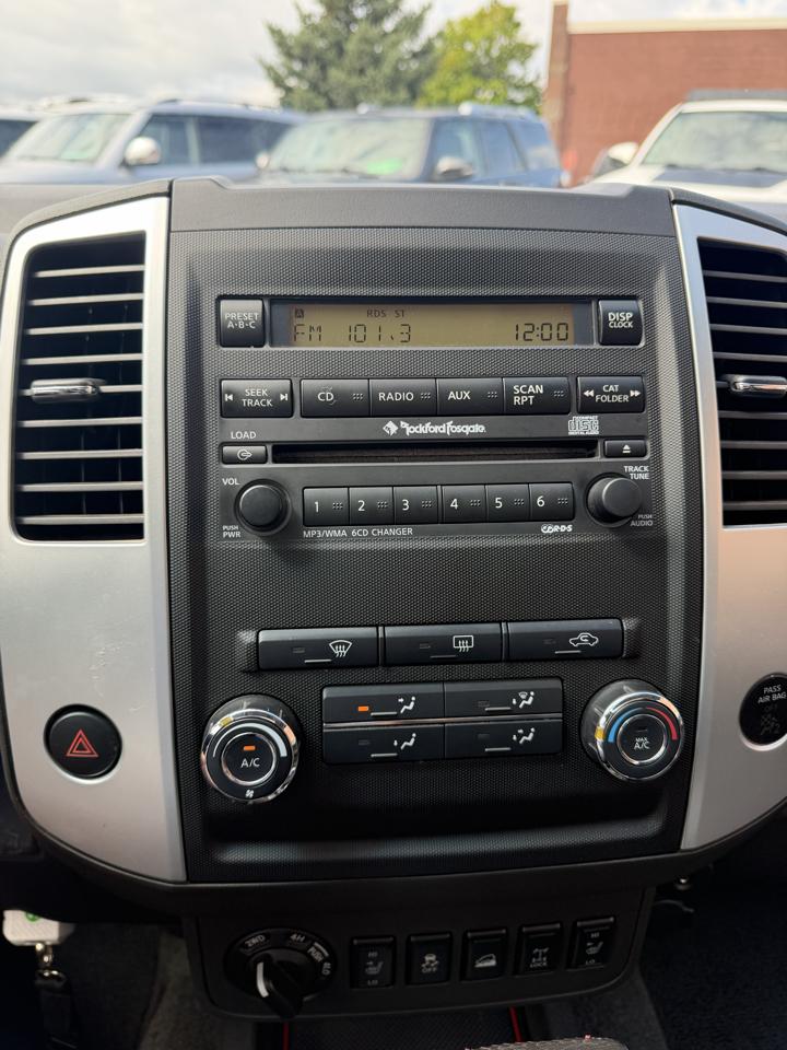 Nissan Frontier 4WD Crew Cab SWB Auto PRO-4X 2012