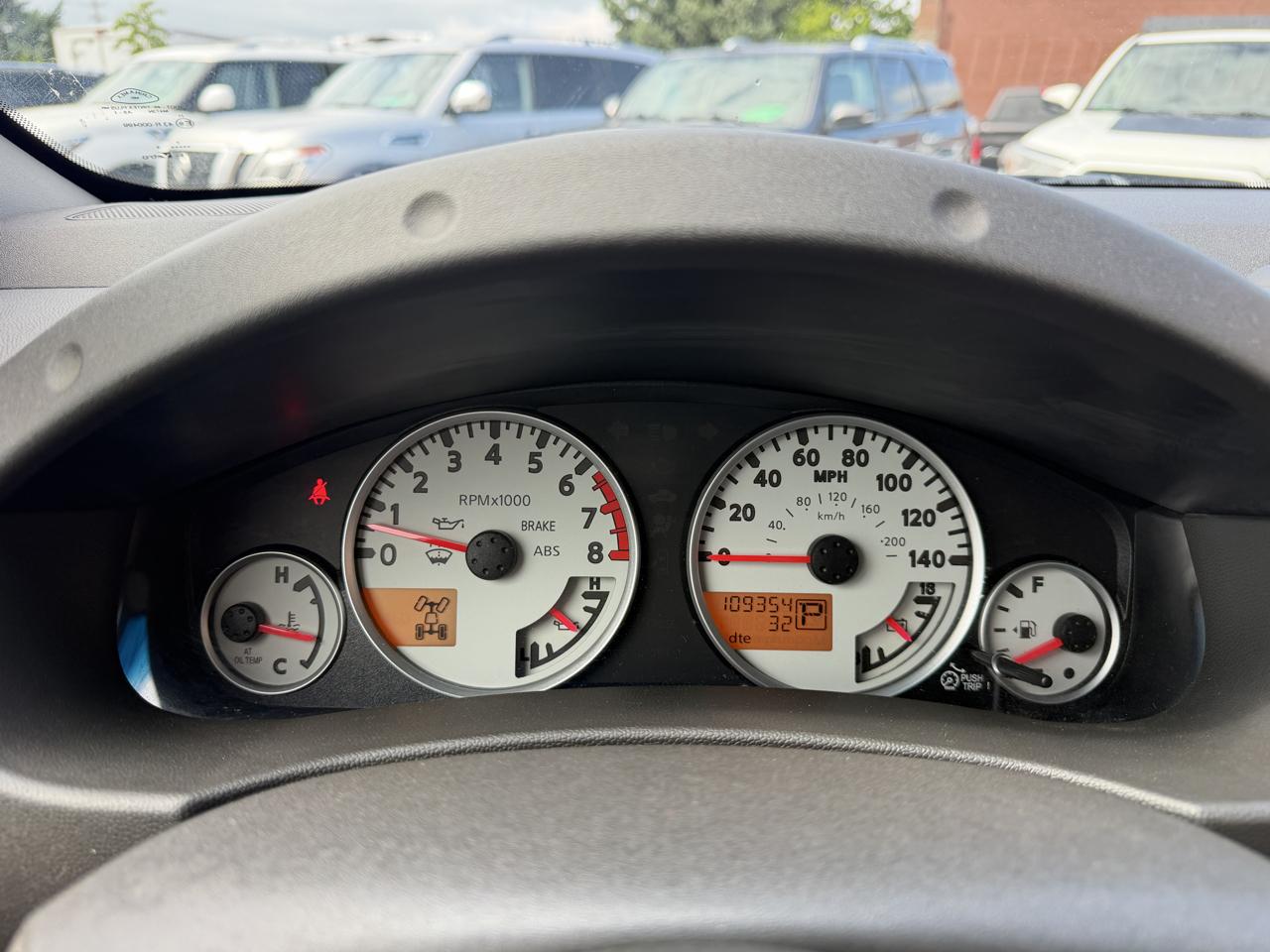 Nissan Frontier 4WD Crew Cab SWB Auto PRO-4X 2012
