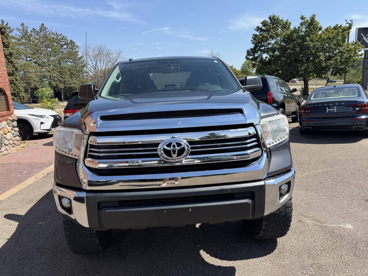 Toyota Tundra 4WD Truck CrewMax 5.7L FFV V8 6-Spd AT SR5 (Natl) 2016