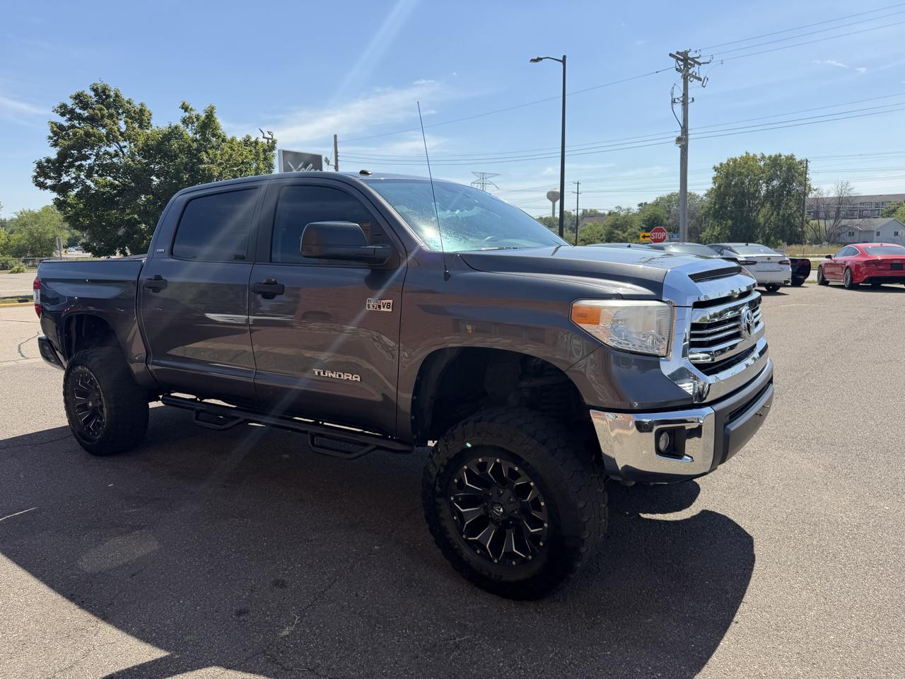 Toyota Tundra 4WD Truck CrewMax 5.7L FFV V8 6-Spd AT SR5 (Natl) 2016