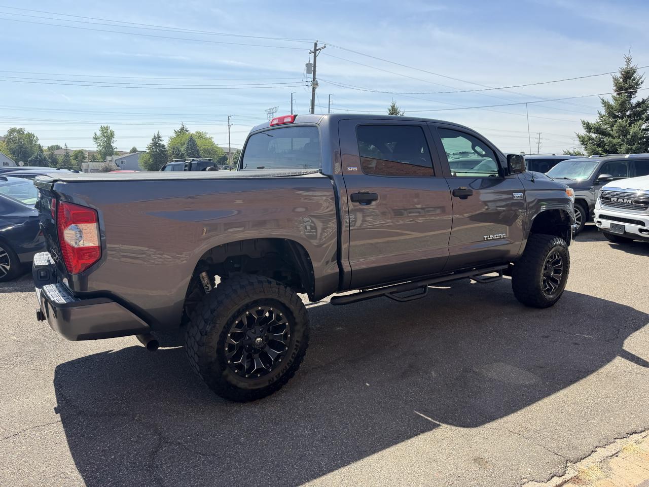 Toyota Tundra 4WD Truck CrewMax 5.7L FFV V8 6-Spd AT SR5 (Natl) 2016