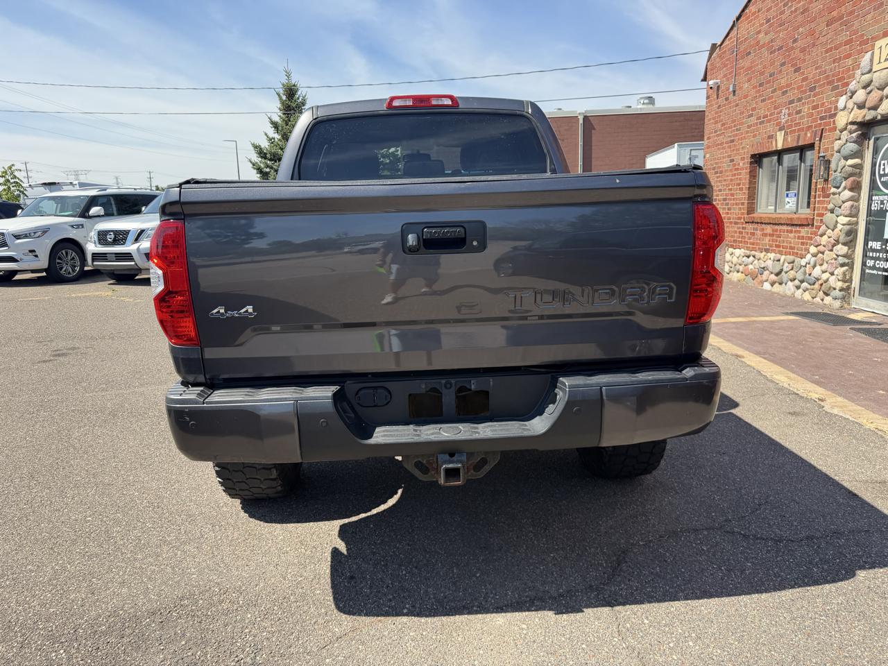 Toyota Tundra 4WD Truck CrewMax 5.7L FFV V8 6-Spd AT SR5 (Natl) 2016