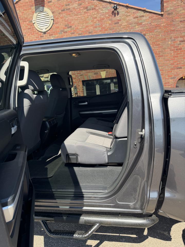Toyota Tundra 4WD Truck CrewMax 5.7L FFV V8 6-Spd AT SR5 (Natl) 2016