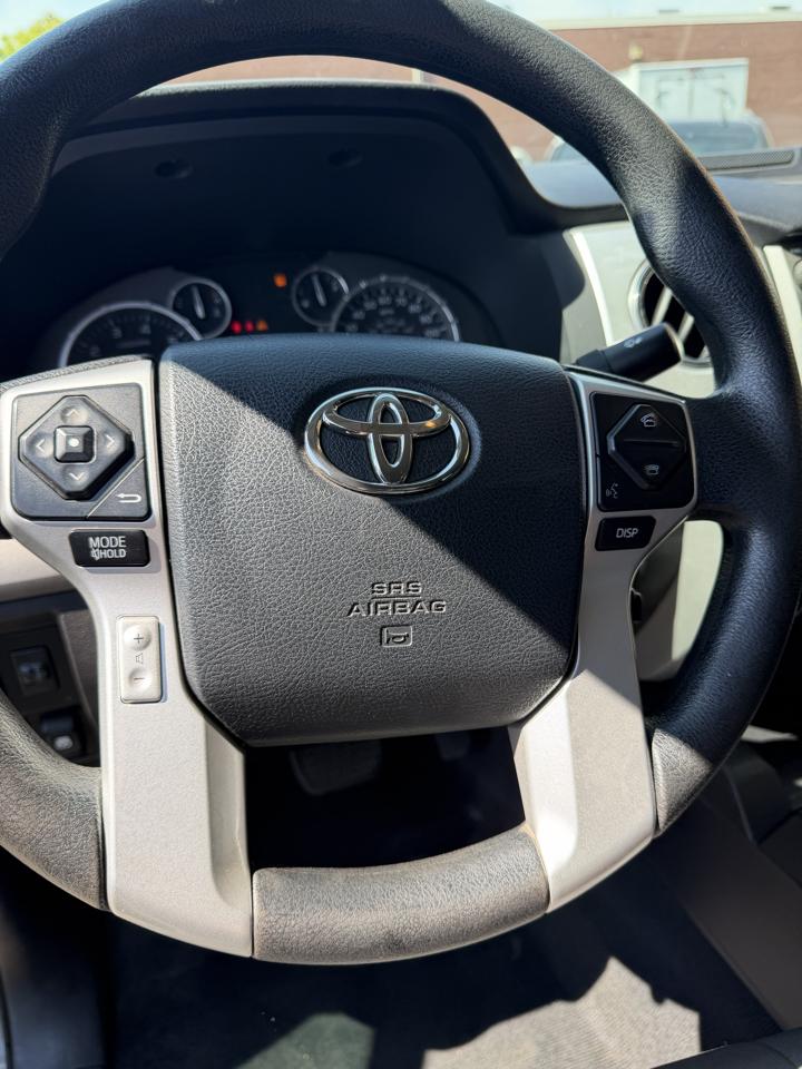Toyota Tundra 4WD Truck CrewMax 5.7L FFV V8 6-Spd AT SR5 (Natl) 2016