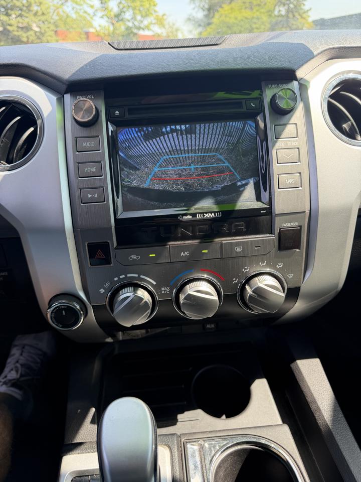 Toyota Tundra 4WD Truck CrewMax 5.7L FFV V8 6-Spd AT SR5 (Natl) 2016