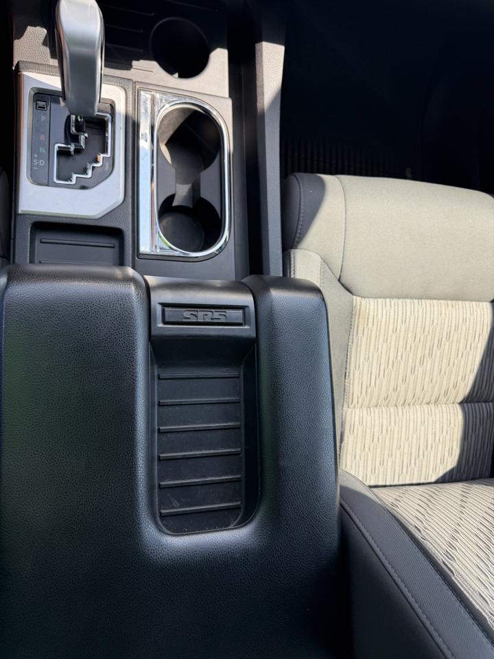 Toyota Tundra 4WD Truck CrewMax 5.7L FFV V8 6-Spd AT SR5 (Natl) 2016